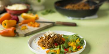 Hackfleisch-Reispfanne Djuvec Art