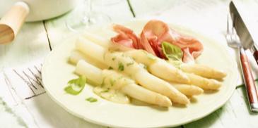 Spargel mit leichter Parmesan-Basilikum-Hollandaise