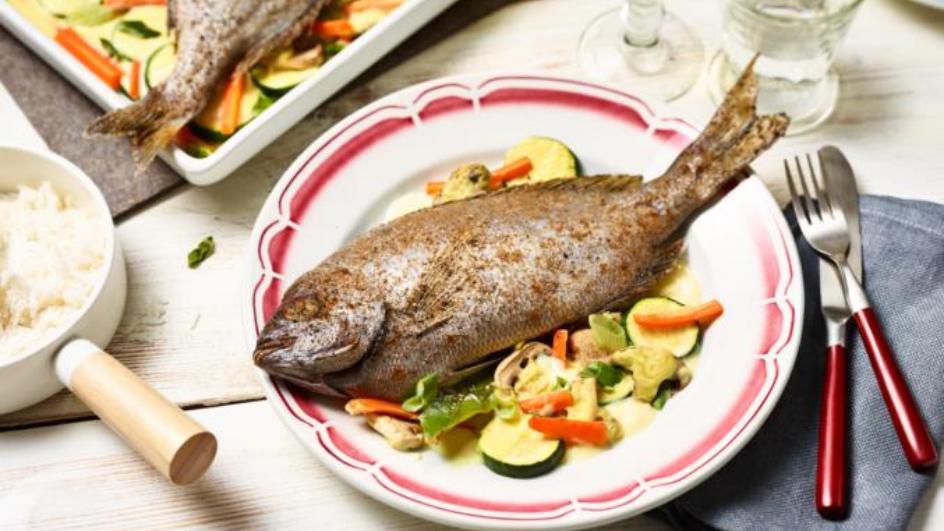 Dorade auf cremigem Gemüse