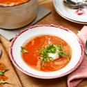 Tomatensuppe mit Sahne-Rucola-Topping