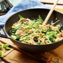 Grüner Frühlingsgemüse-Wok