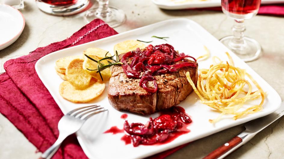Rinderfilet auf Himbeer-Zwiebel-Sauce