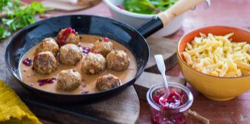 Hackbällchen in Pfeffer-Preiselbeer-Sauce