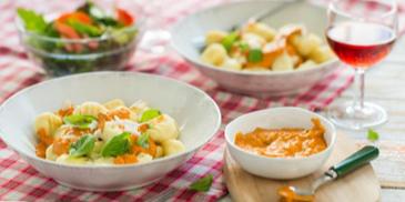 Parmesangnocchi mit Paprikapesto