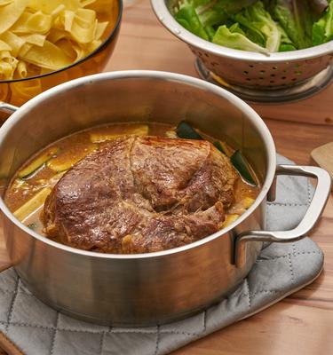 Kalbsbraten mit Gorgonzola und Zucchini