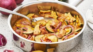 Zucchini-Fleischwurst-Pfanne