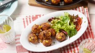 Vegane Tofu-Bällchen mit Kidneybohnen und Mais
