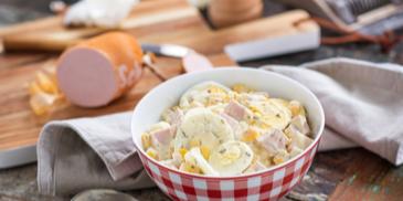 Bunter Eiersalat mit Fleischwurst