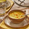 Erbsensuppe mit Kartoffeln und Karotten