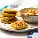 Zucchini-Pancakes mit Mango-Salsa