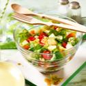 Fruchtiger Salat mit scharfem Dressing