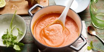 Karotten-Ingwer-Suppe mit Thai Curry