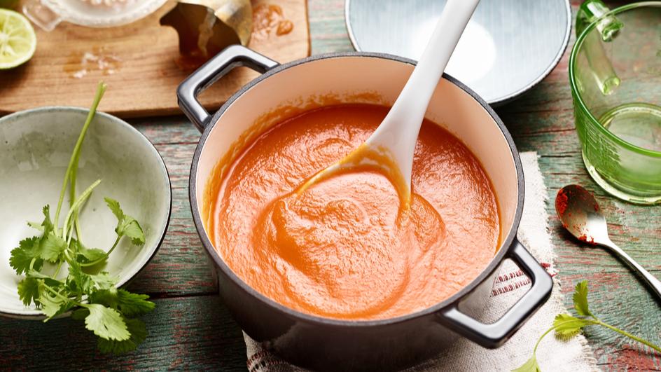 Karotten-Ingwer-Suppe mit Thai Curry