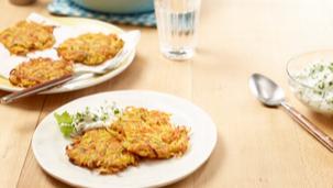 Gemüsepuffer mit Kräuterquark