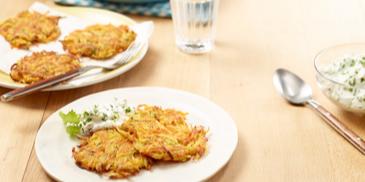 Gemüsepuffer mit Kräuterquark