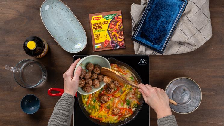 Bratwurstbällchen-Pfanne mit Reis