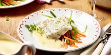 Kabeljau auf Gemüsestreifen à la Nouvelle Cuisine