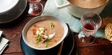 Maronensamtsuppe mit Hirschsalami