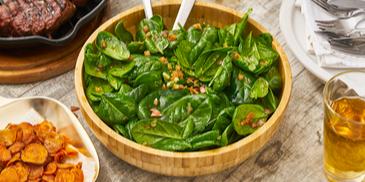 Spinatsalat mit Süßkartoffel-Chips