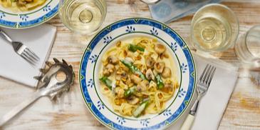 Tagliatelle mit Spargel und Käsesauce