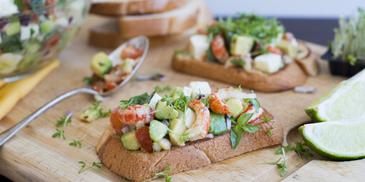 Kanadischer Flusskrebsfleischsalat auf geröstetem Brioche