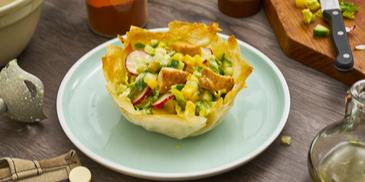 Caesar-Salad im Filo-Körbchen