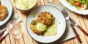 Brokkoli-Bratlinge mit Kräuter-Hollandaise