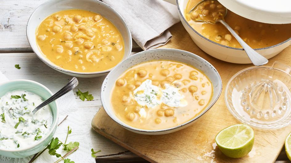 Indische Süßkartoffelsuppe mit Kichererbsen