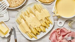 Klassisches Spargelgericht mit Schinken