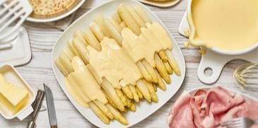Klassisches Spargelgericht mit Schinken