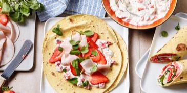 Putenwraps mit Erdbeer-Frischkäse
