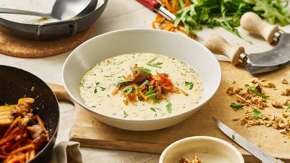 Champignon-Cremesuppe mit glasierten Möhren und Maronen