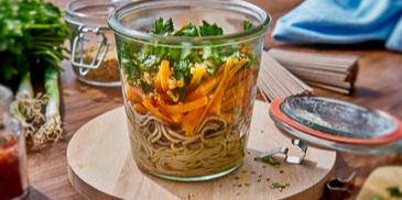 Sesam-Ingwer-Nudeln fürs Büro