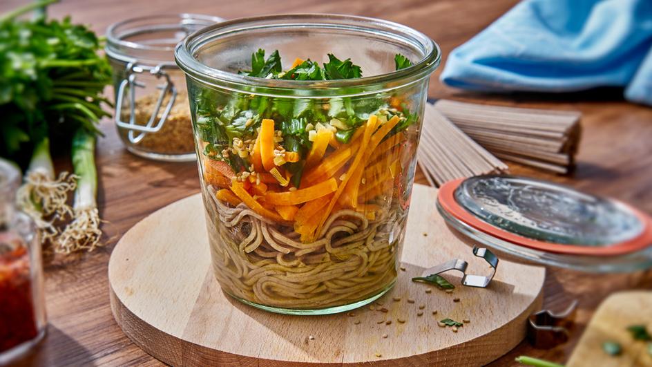 Sesam-Ingwer-Nudeln fürs Büro