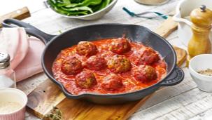 Nussbällchen in Tomatensauce