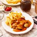 Bratwurst in Zwiebel-Curry-Sauce