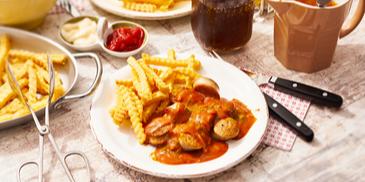 Bratwurst in Zwiebel-Curry-Sauce