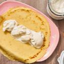 Crêpes mit Eis und Vanille-Sahne