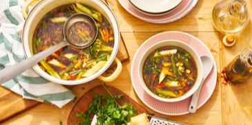 Asiatische Gemüse-Suppe