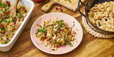Wintersalat mit Sauerkraut und Granatapfel