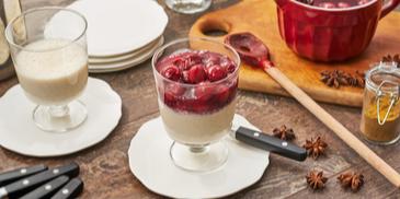 Marzipan-Pannacotta mit Glühkirschen