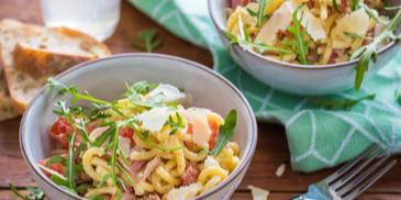 Nudelsalat mit Thunfisch und Rucola