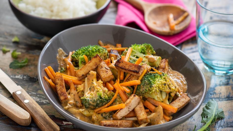 Satay Tofu mit Brokkoli