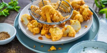 Blumenkohl in Kichererbsen-Tempurateig mit Minze-Dip