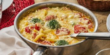 Brokkoli-Spätzlepfanne mit Mettwurst