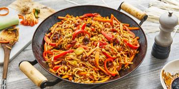 Chinesische Möhren-Nudel-Pfanne