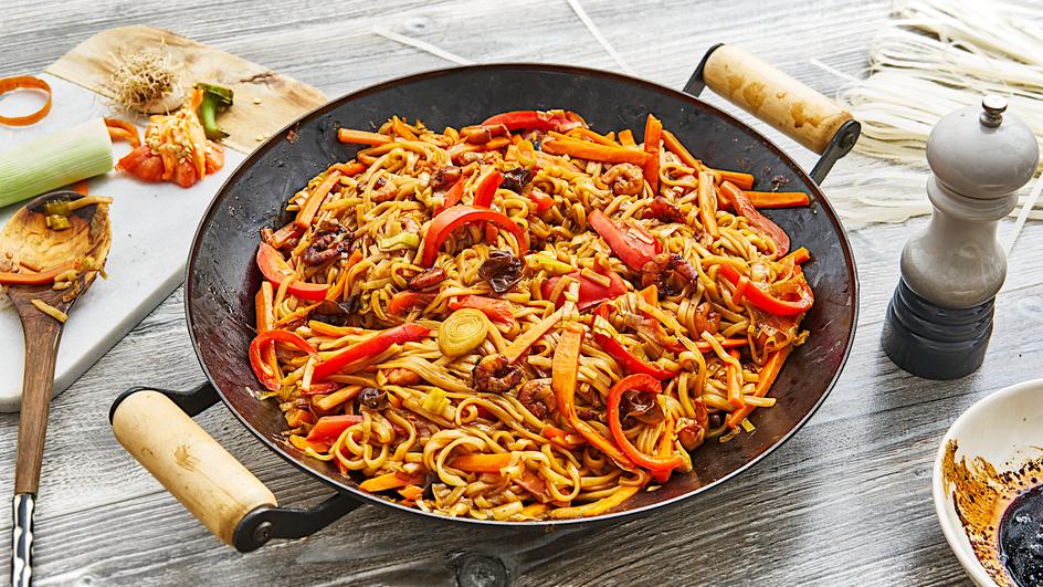 Chinesische Möhren-Nudel-Pfanne