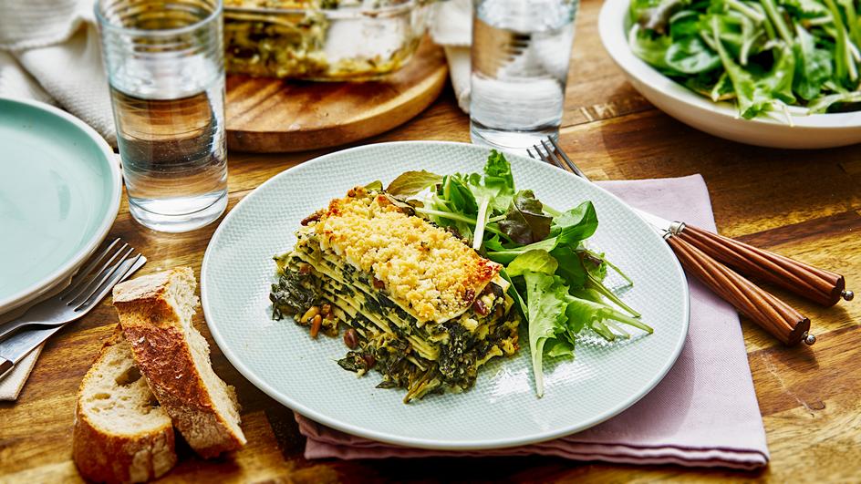 Spinatlasagne mit Schafskäse und Pinienkernen