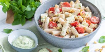 Mediterraner Nudelsalat mit Pestocreme