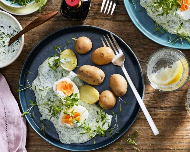 Grüne Soße mit Kartoffeln und Eiern